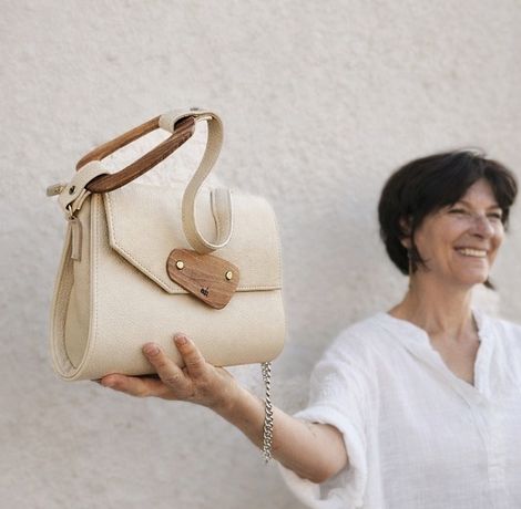 Eslo - Leather and wood design