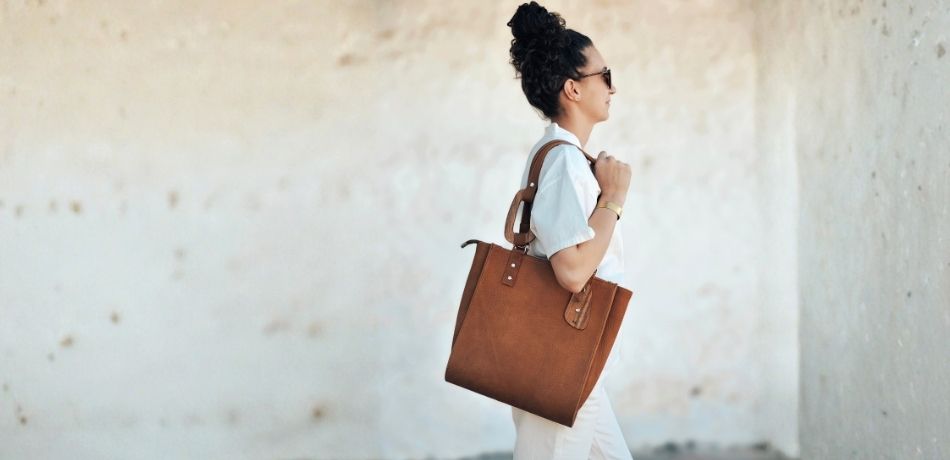 Eslo - Leather and wood design