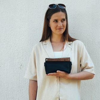 Eslo Pure hazai designer női batik bőr pipere kistáska, prémium minőség, kézzel készített egyedi dizájn.