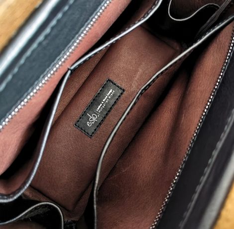 Eslo - Leather and wood design