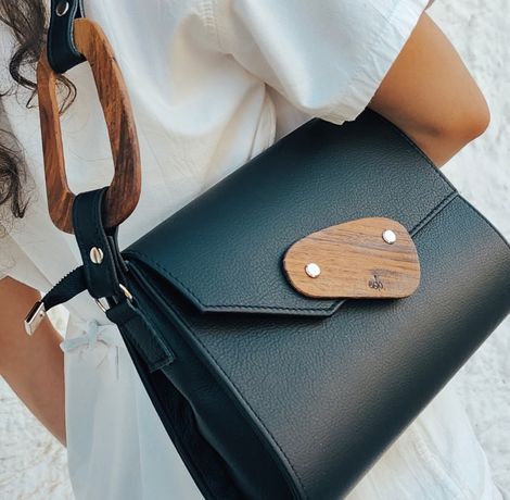 Eslo - Leather and wood design