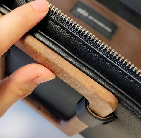 Eslo - Leather and wood design