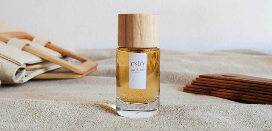 Eslo - Leather and wood design