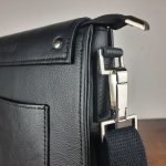 Eslo Roger hazai designer férfi fekete bőr bőr oldaltáska, prémium minőség, kézzel készített egyedi dizájn.