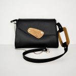 Eslo Luna hazai designer női fekete bőr oldaltáska, prémium minőség, kézzel készített egyedi dizájn.