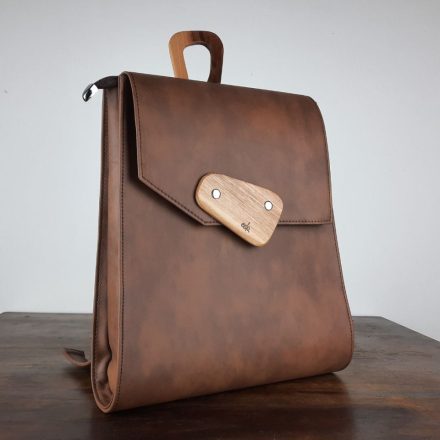 Eslo hazai, egyedi tervezésű, kézzel készített designer bőr női hátitáska, hátizsák, notebook táska, táska