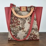 Eslo Manci hazai designer női  meggypiros gobelin bőr válltáska, prémium minőség, kézzel készített egyedi dizájn.