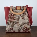 Eslo Manci hazai designer női  meggypiros gobelin bőr válltáska, prémium minőség, kézzel készített egyedi dizájn.