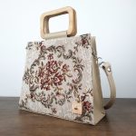 Eslo Manci hazai designer női  világosbarna gobelin bőr oldaltáska, prémium minőség, kézzel készített egyedi dizájn.