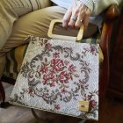 Eslo Manci hazai designer női  világosbarna gobelin bőr oldaltáska, prémium minőség, kézzel készített egyedi dizájn.