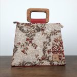 Eslo Manci hazai designer női  meggypiros gobelin bőr oldaltáska, prémium minőség, kézzel készített egyedi dizájn.