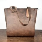 Eslo Luna hazai designer női batik bőr válltáska, prémium minőség, kézzel készített egyedi dizájn.