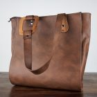 Eslo Luna hazai designer női batik bőr válltáska, prémium minőség, kézzel készített egyedi dizájn.