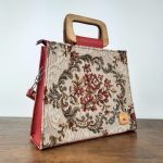Eslo Manci hazai designer női  meggypiros gobelin bőr oldaltáska, prémium minőség, kézzel készített egyedi dizájn.