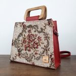 Eslo Manci hazai designer női  meggypiros gobelin bőr oldaltáska, prémium minőség, kézzel készített egyedi dizájn.