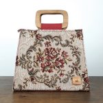 Eslo Manci hazai designer női  meggypiros gobelin bőr oldaltáska, prémium minőség, kézzel készített egyedi dizájn.