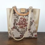 Eslo Manci hazai designer női  világosbarna gobelin bőr válltáska, prémium minőség, kézzel készített egyedi dizájn.