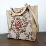 Eslo Manci hazai designer női  világosbarna gobelin bőr válltáska, prémium minőség, kézzel készített egyedi dizájn.