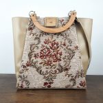 Eslo Manci hazai designer női  világosbarna gobelin bőr válltáska, prémium minőség, kézzel készített egyedi dizájn.